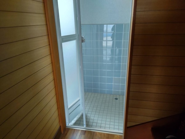 お風呂の折れ戸取り換え