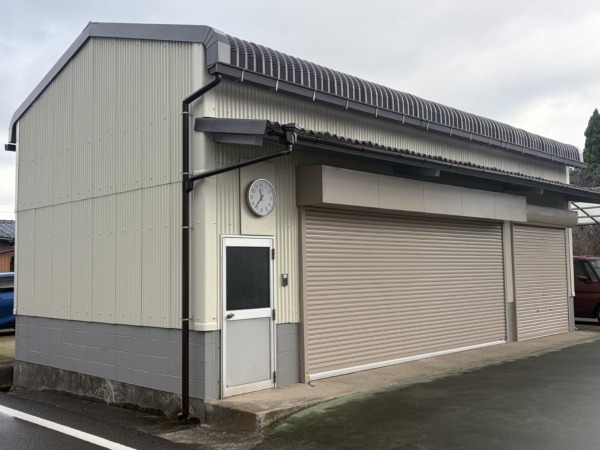 倉庫塗装　手動シャッターを電動シャッターに交換